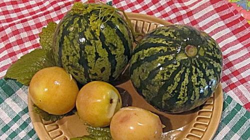 Где можно купить арбузы, моченые кусочками в ведре Где можно купить арбузы, моченые кусочками в ведре
