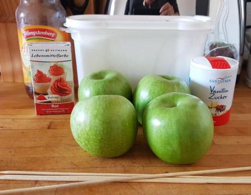 Яблоки в карамели на палочке. Яблоки в карамели, или немецкие сладости