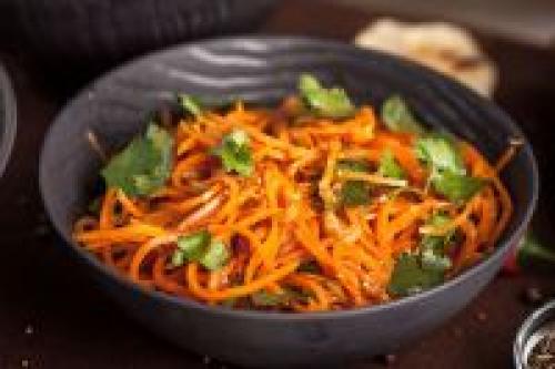 Есть ли противопоказания к употреблению этого овоща. Чем может быть вредна морковь и кому ее лучше не есть?