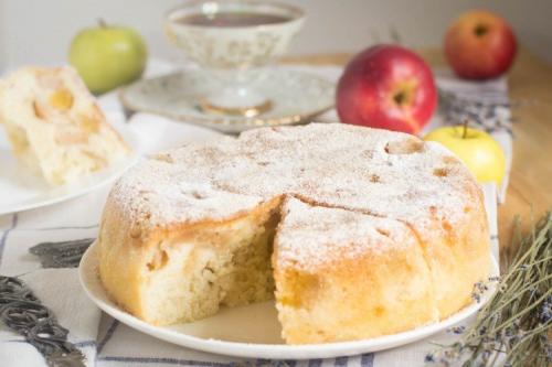 Шарлотка с карамелизированными яблоками в мультиварке. 15 рецептов шарлотки в мультиварке для тех, кто любит вкусно поесть