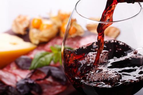 Бокал вина каждый день алкоголизм. Если не пить больше нормы — алкоголизма не будет