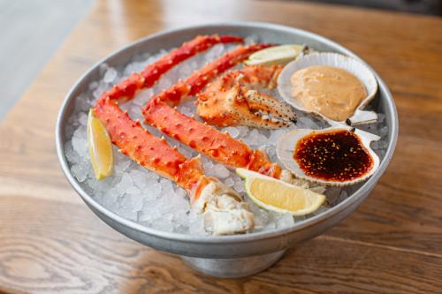 С какими блюдами из морепродуктов лучше всего сочетаются белые вина. Вино и море: какие напитки сочетаются с морепродуктами