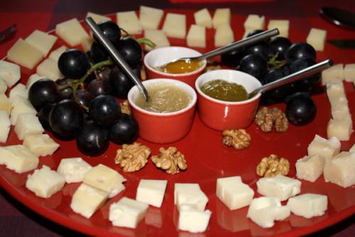 Как виноградный соус сочетается с разными видами сыра. Соус к сырной тарелке