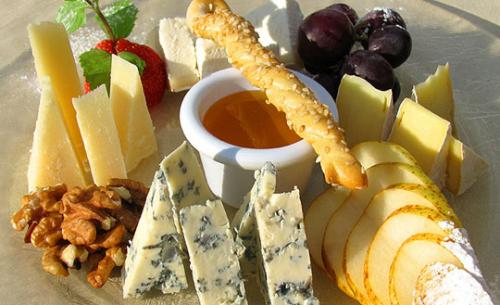Как виноградный соус сочетается с разными видами сыра. Соус к сырной тарелке
