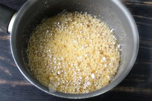 Яблоки в карамели на палочке 03