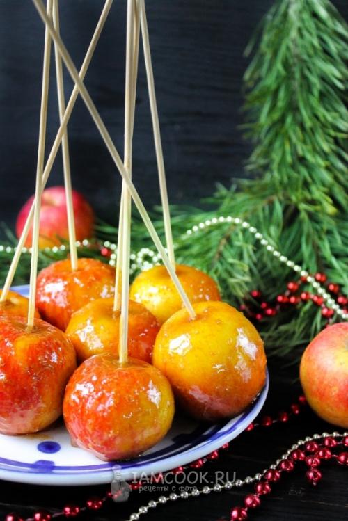 Яблоки в карамели на палочке 06