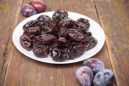 Какие ингредиенты нужно добавить в сливы для приготовления чернослива. 12 отличных рецептов чернослива на зиму